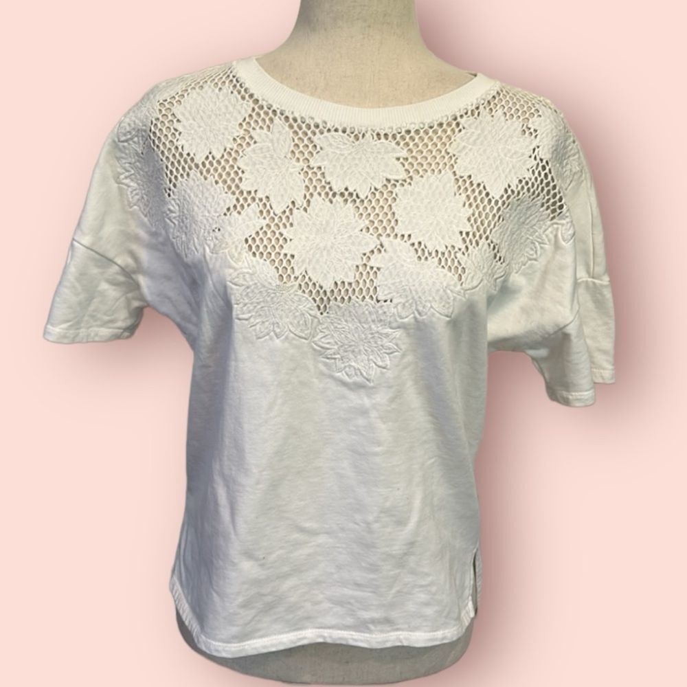 James Coviello white thick T-shirt with crochet front size extra small